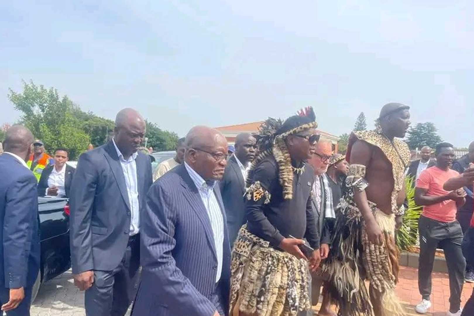 UNgizwe Mchunu, uphume phambili ecaleni lika “Azikhale!”