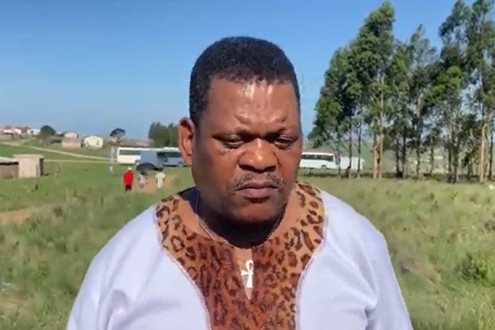 BUKA: UMntwana uxwayisa abantu ngo-Facebook mbumbulu