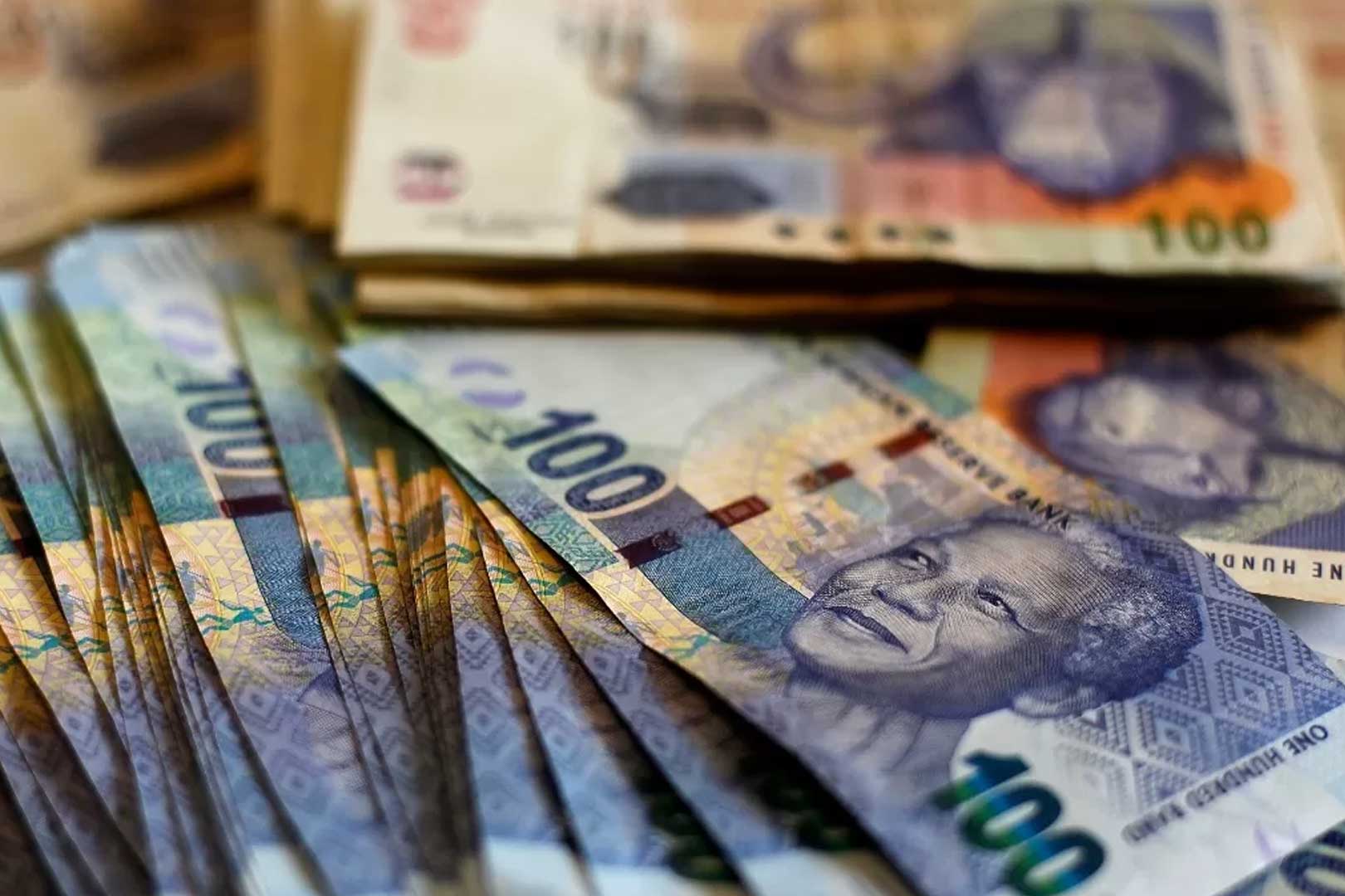 Ugwetshwe iminyaka engu 25 ejele owaseTanzania ngokuqola othisha imali