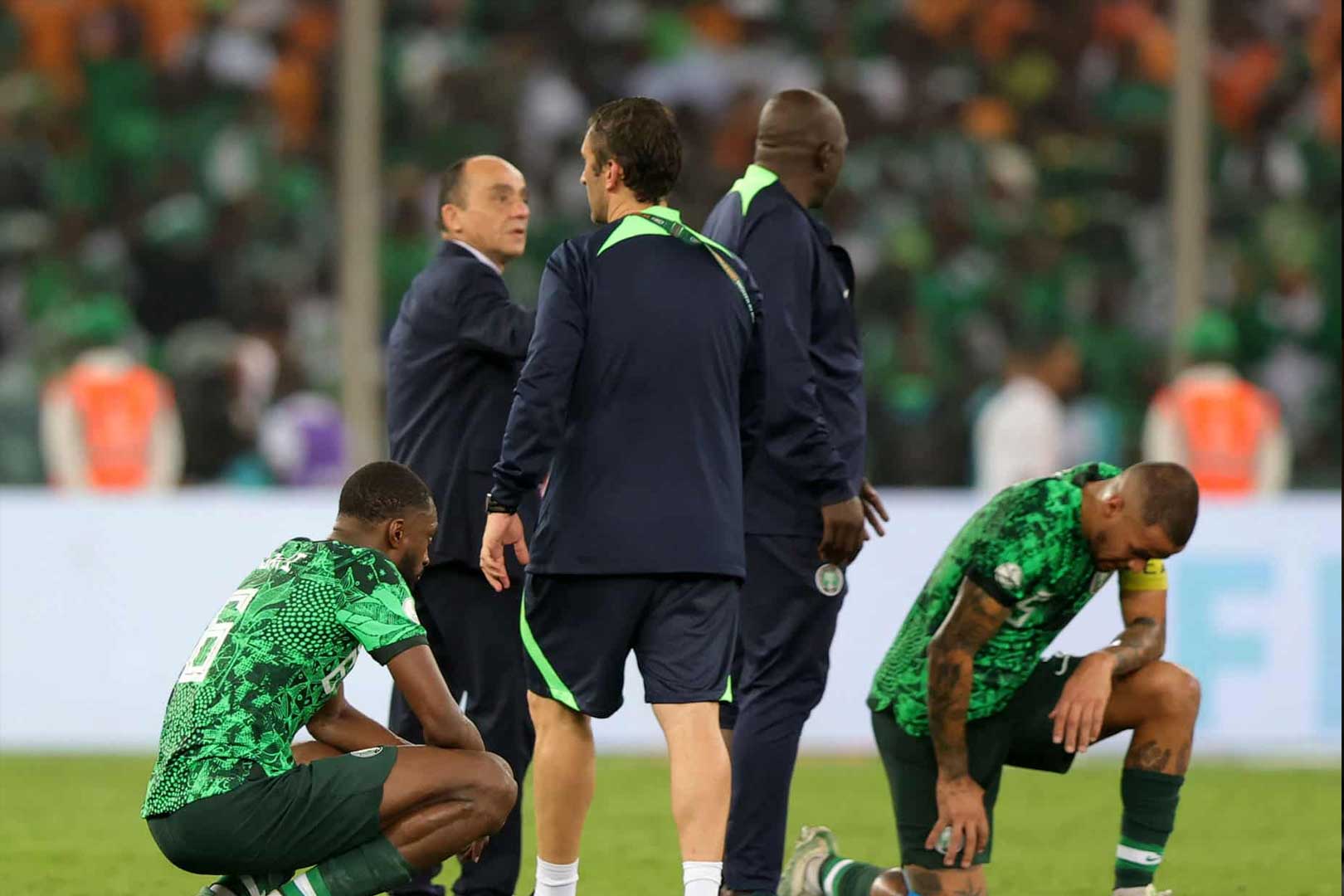 Umongameli waseNigeria uklomelise iqembu lesizwe ngama-eFlats nomhlaba