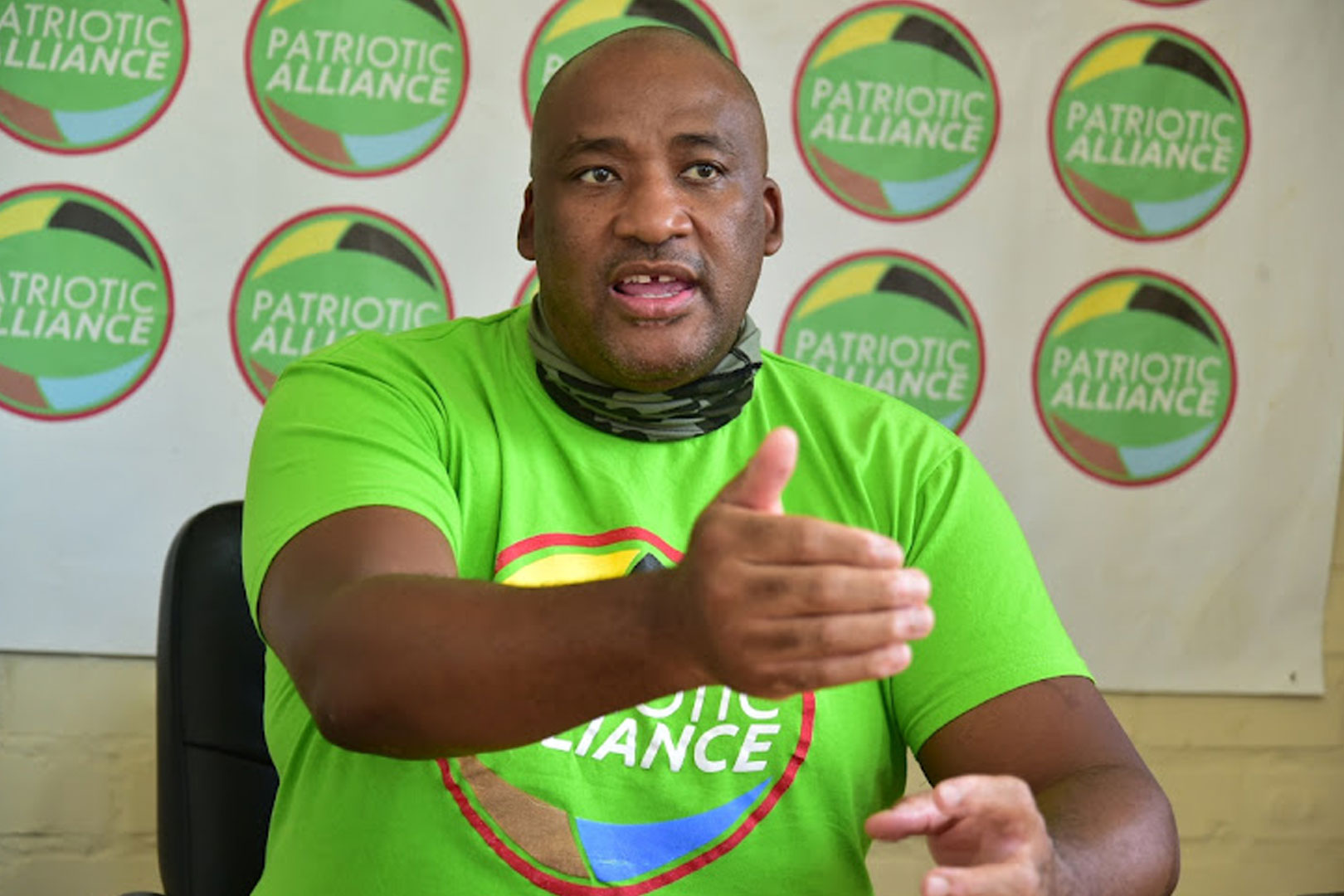 [BUKA] UGayton uxwayisa ngoZuma