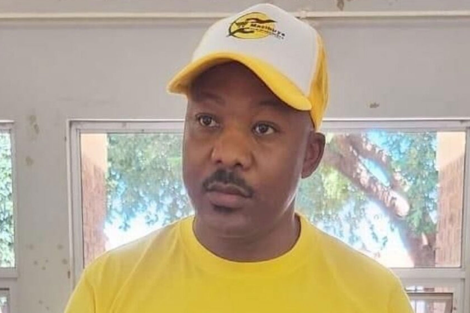 Abokufika kuleli abenezitolo bamataniswa nokubulawa kwabaholi bomphakathi