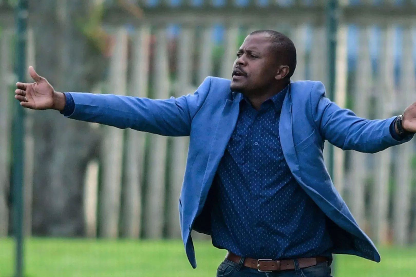 UDladla uthi akayisabi iMamelodi Sundowns FC