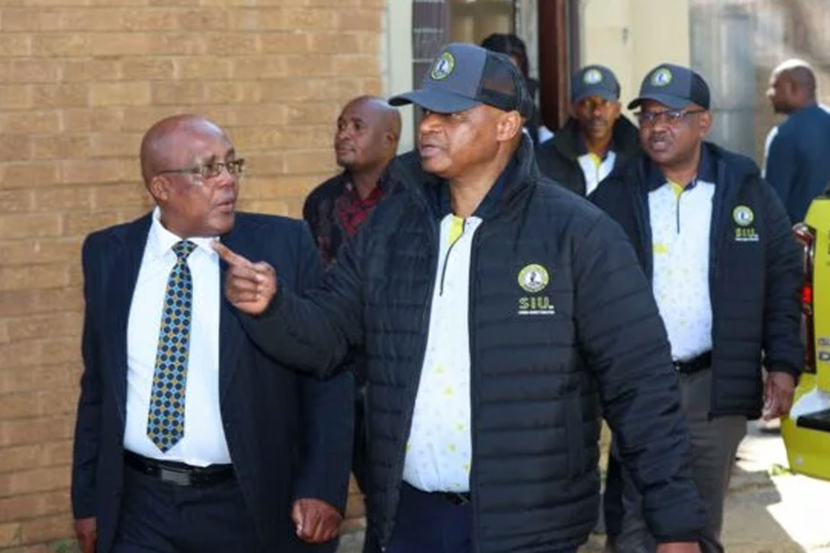 Abangaphandle bavuma ukukhokha imali kwizikhulu zoMnyango wezaseKhaya ezinenkohlakalo