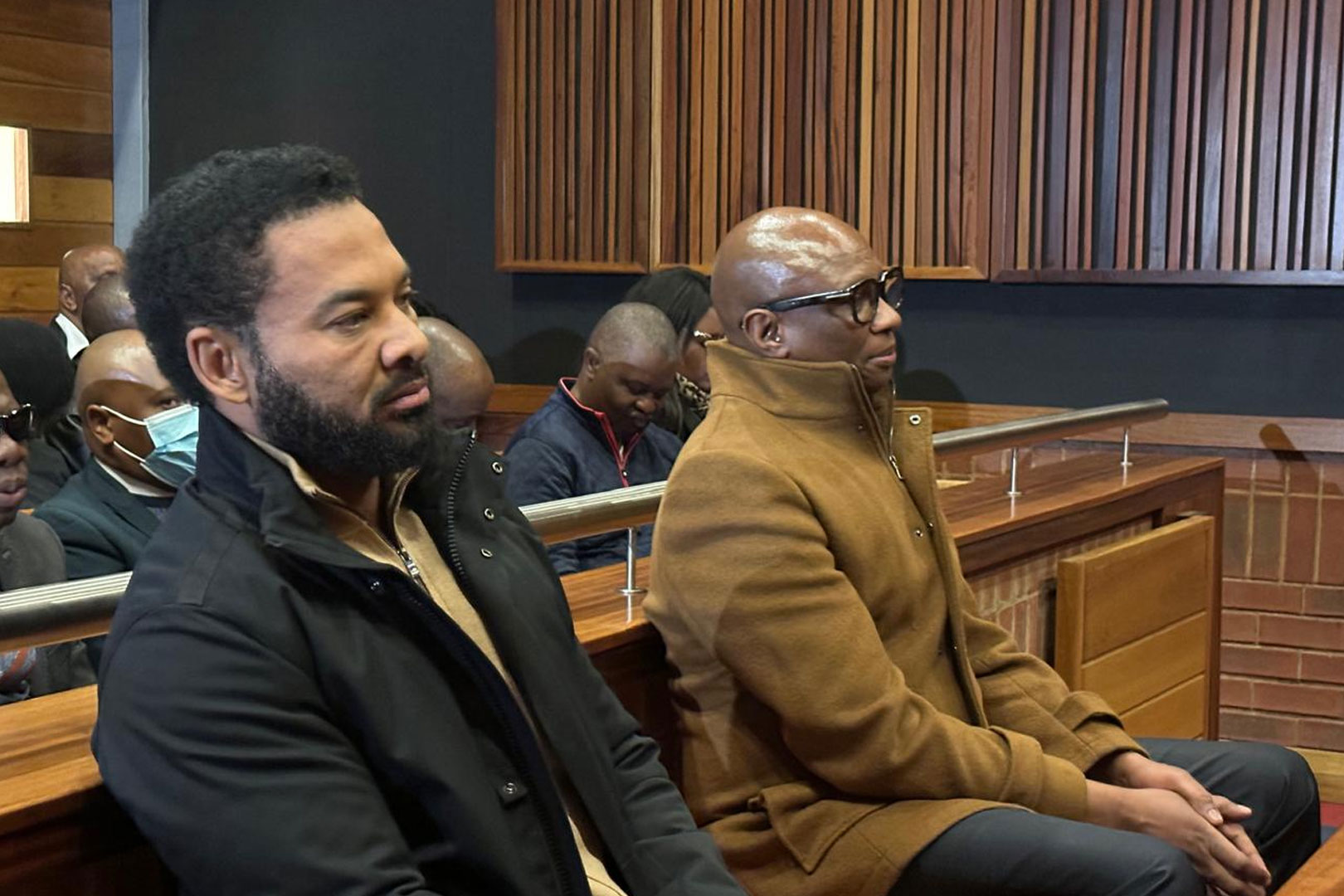 UNgqongqoshe uKodwa uvele enkantolo mayelana nezinsolo zokugwazelwa