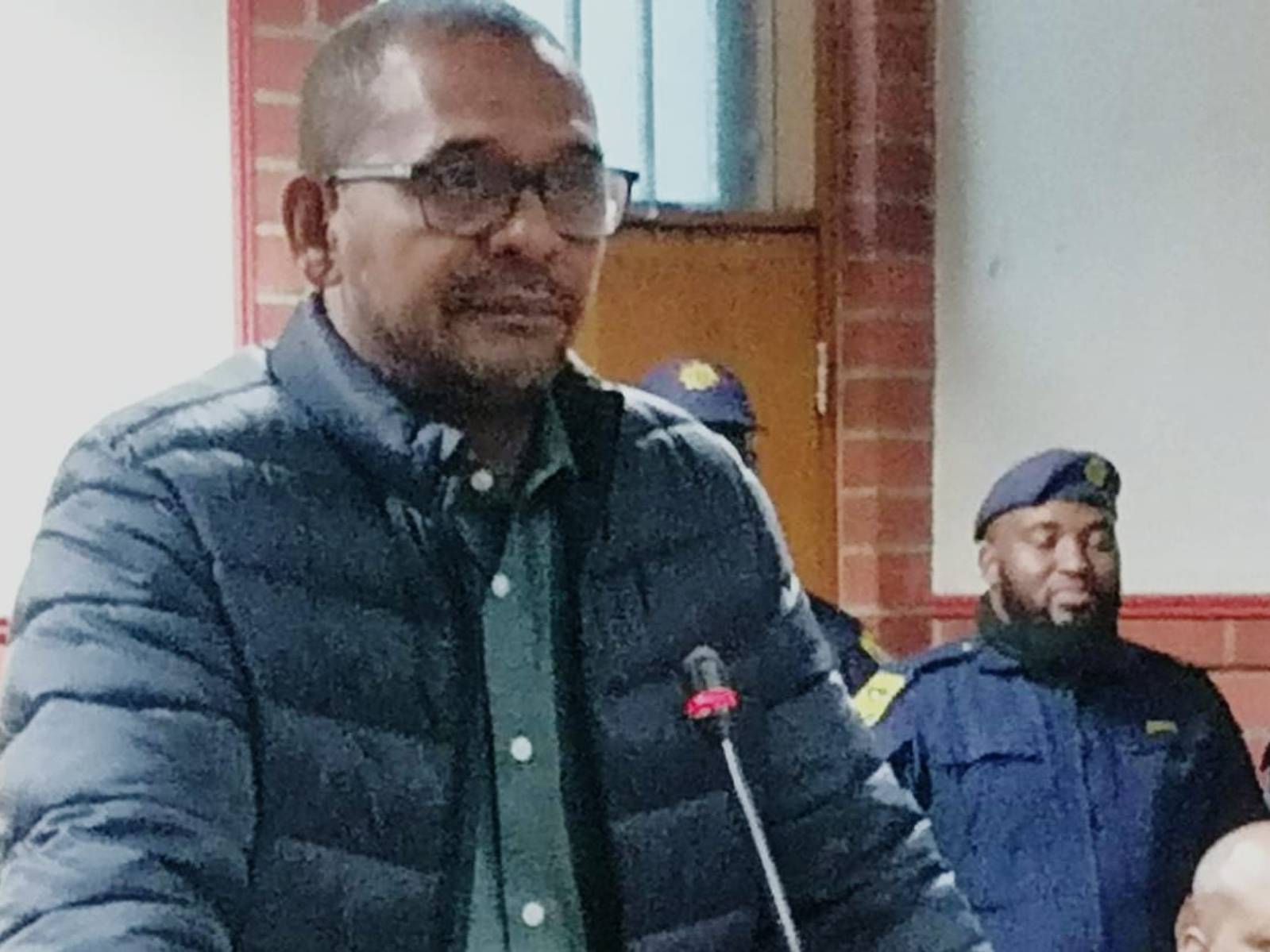 U-Adams uvele enkantolo ngawokuphazamisa ingalo yomthetho