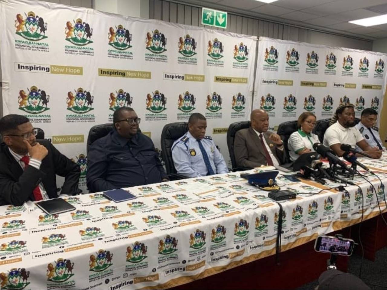 UHulumeni nabeMarch and March neqhingasu lokuqeda abokufika kuleli ngokungemthetho